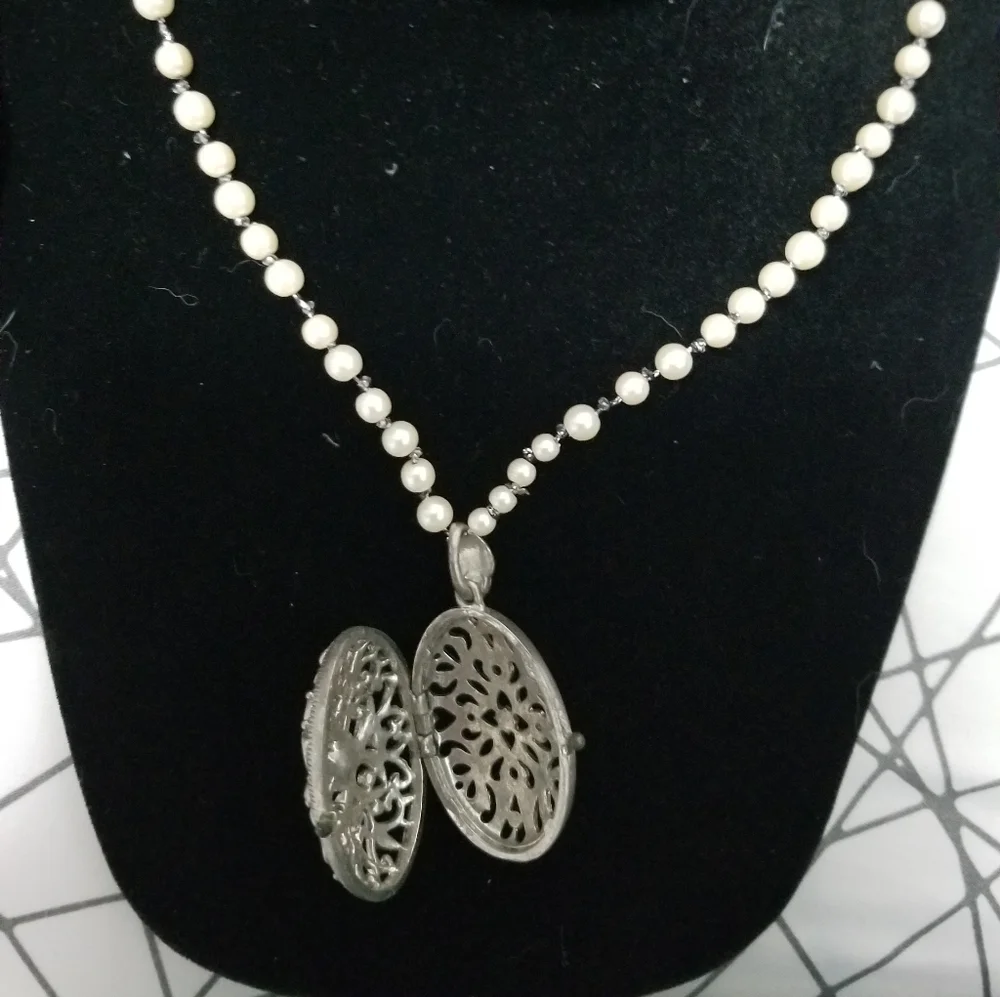 Locket - Picture 2 of 2